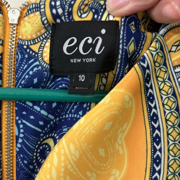 Eci Paisley Pencil Dress - Picture 3 of 10